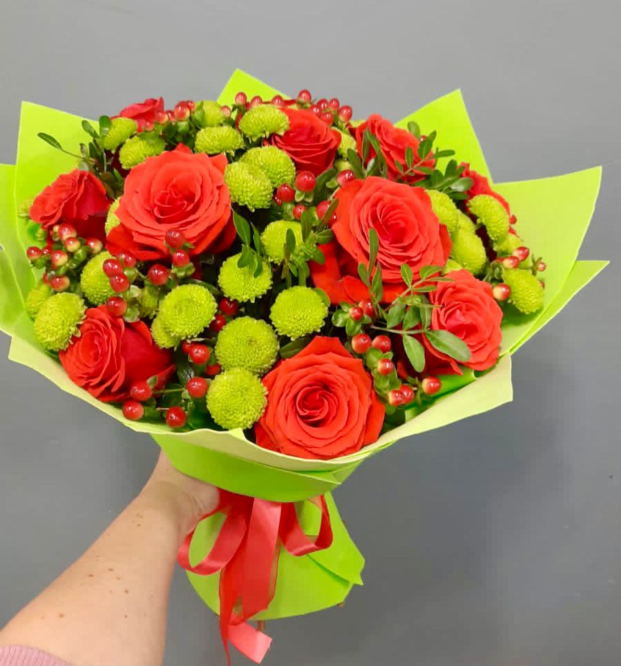 Букет цветов из: Хризантемы и Розы в Коркмаскале