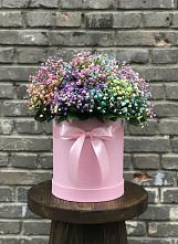 Цветочная композиция из Гипсофила и Розы в шляпной коробке в Коркмаскале