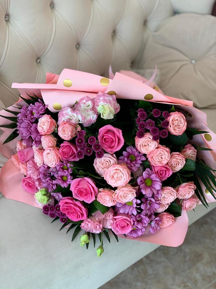 Букет цветов из: Хризантемы, Розы и Лизиантусы в Коркмаскале