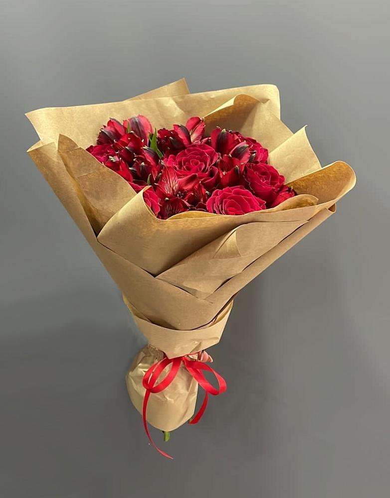 Букет цветов из: Альстромерии и Розы в Коркмаскале