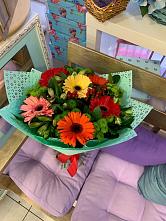 Букет цветов из:  Герберы, Хризантемы и Альстромерии #REPLACE_PRED# Коркмаскале