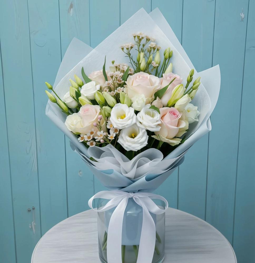 Букет цветов из: Розы и Лизиантусы в Коркмаскале