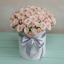 Цветочная композиция из Розы в шляпной коробке в Коркмаскале