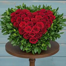 Цветочная композиция из Розы в виде сердца в Коркмаскале