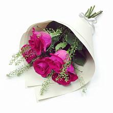 Букет цветов из:  Розы в Коркмаскале