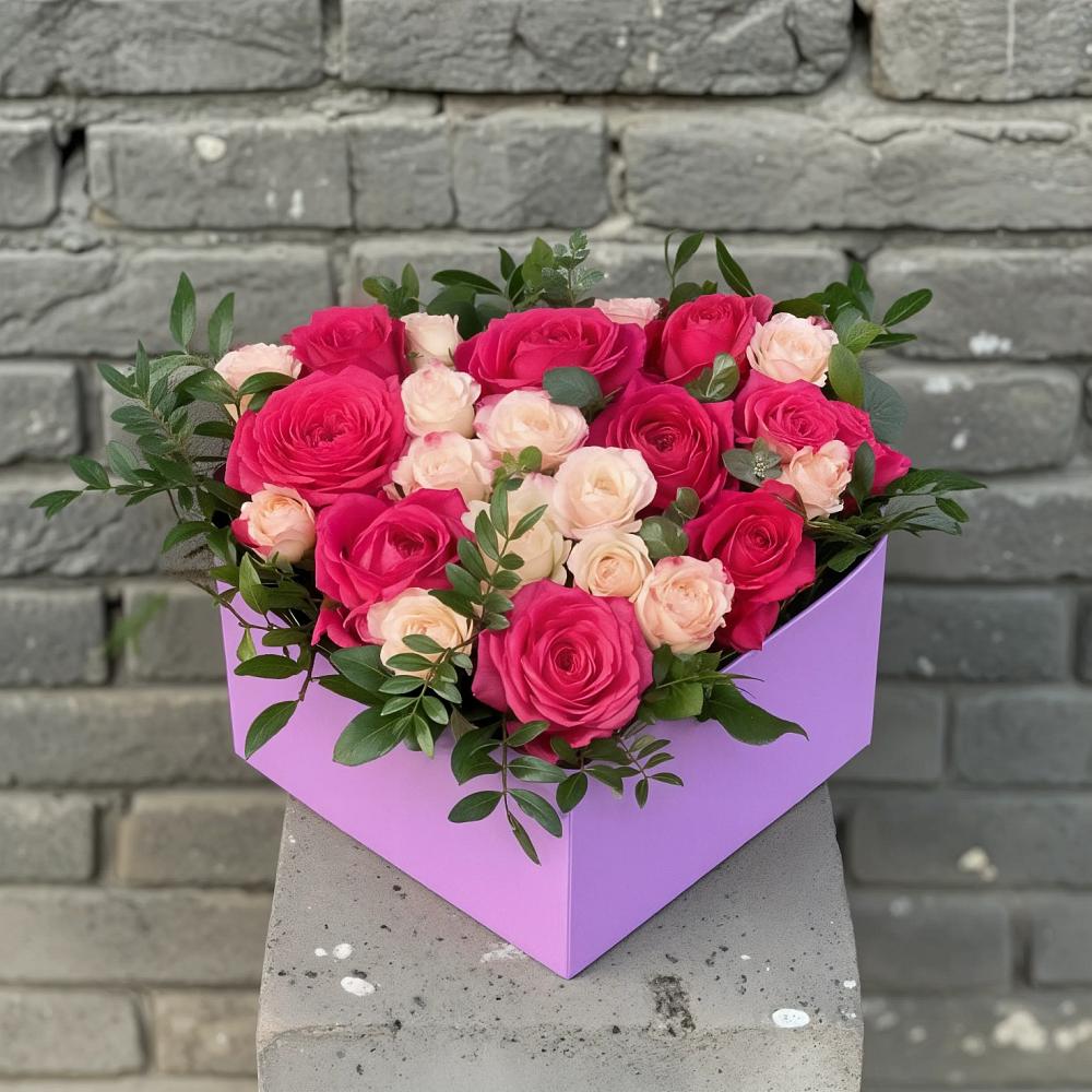 Цветочная композиция из Розы в коробке в Коркмаскале