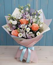 Букет цветов из:  Лизиантусы, Розы, Альстромерии и Гипсофила в Коркмаскале