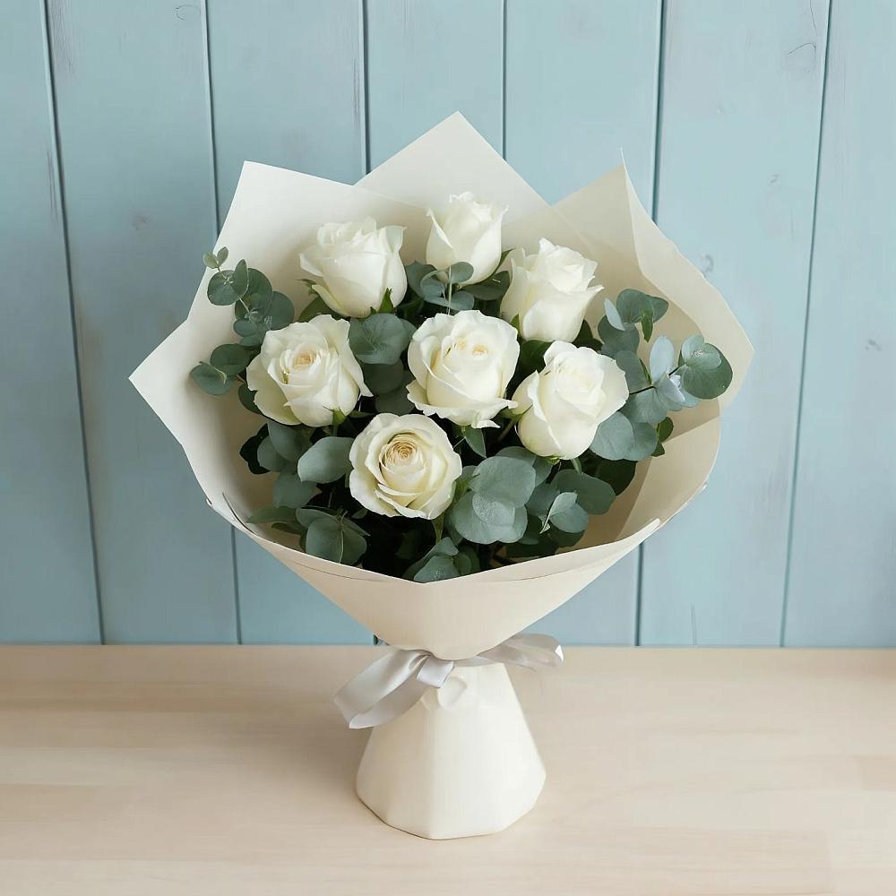 Букет Белые розы в Эвкалипте в Коркмаскале