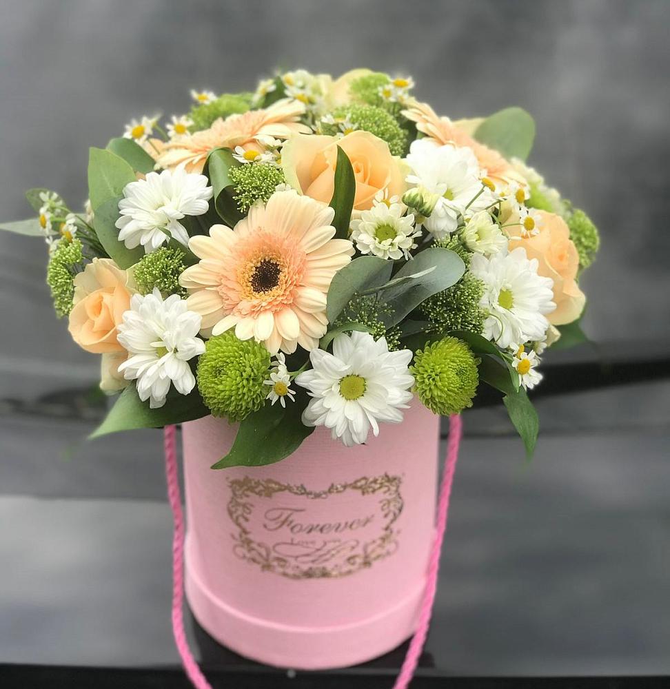 Цветочная композиция из Розы, Герберы и Хризантемы в шляпной коробке в Коркмаскале