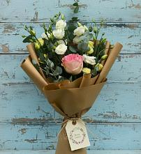 Букет цветов из:  Розы и Лизиантусы в Коркмаскале