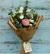 Букет цветов из:  Розы и Лизиантусы в Коркмаскале