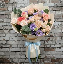 Букет цветов из:  Розы, Лизиантусы и Гвоздики #REPLACE_PRED# Коркмаскале