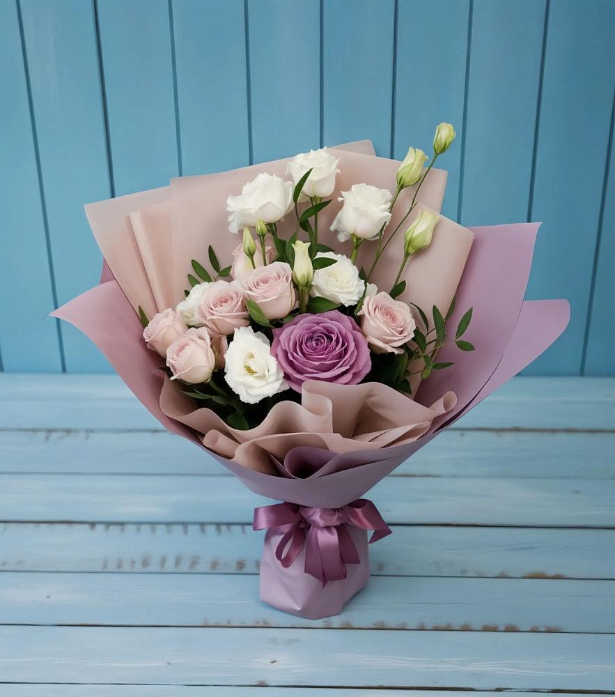 Букет цветов из: Розы и Лизиантусы в Коркмаскале